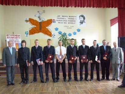 Stypendy�ci starosty ostrowieckiego 2009