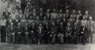 Abiturienci Liceum Przemys�u Hutniczego w 1949 roku oraz komisja egzaminacyjna
