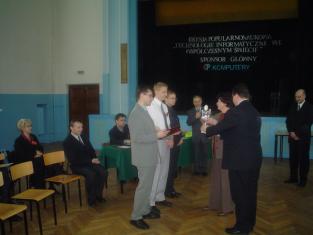 Puchar Starosty wr�cza p. T. Piwnik - wicestarosta ostrowiecki