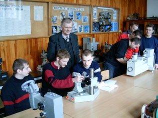 Pracownia pomiar�w warsztatowych i bada� w�asno�ci mechanicznych metali