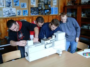 Pracownia pomiar�w warsztatowych i bada� w�asno�ci mechanicznych metali